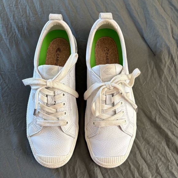 Cariuma Oca Low White Leather Sneakers. Size 8.5. - Picture 4 of 12